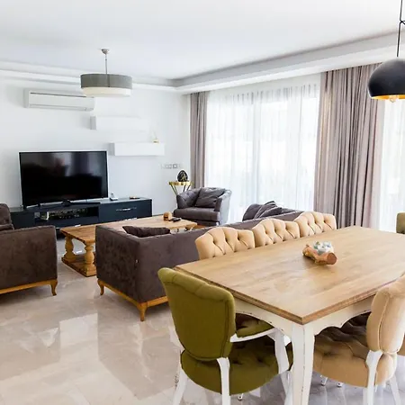 Sleeps 8 With Pool Air Con And Wifi Gümbet