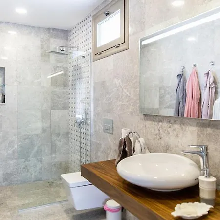 Sleeps 8 With Pool Air Con And Wifi Gümbet