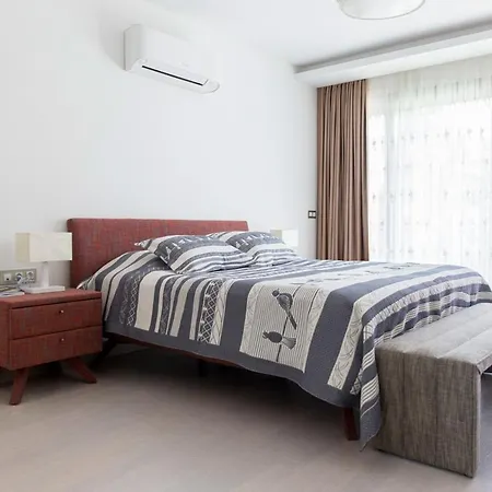 Sleeps 8 With Pool Air Con And Wifi Villa