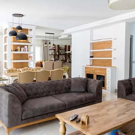 Sleeps 8 With Pool Air Con And Wifi Vilă