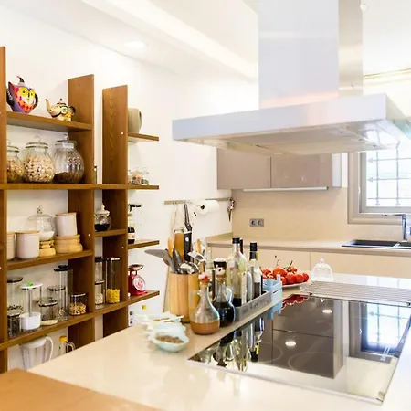 Sleeps 8 With Pool Air Con And Wifi Villa